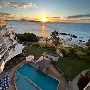 Coral Cove - Absolute Beachfront Aparthotel Bowen